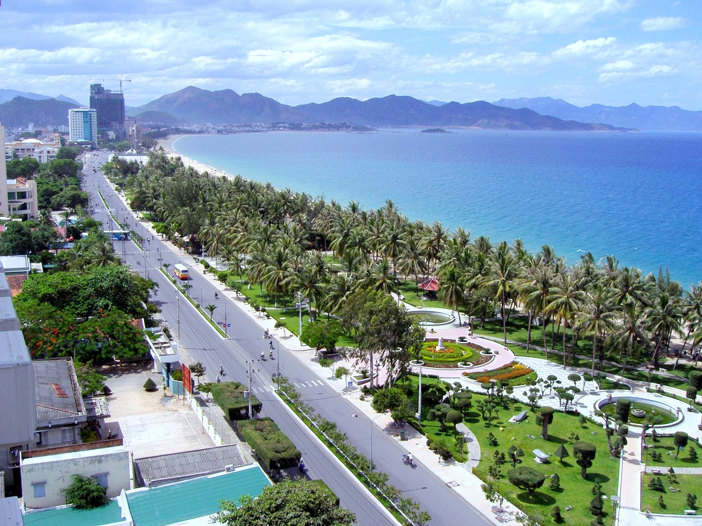 Tin bất động sản ngày 27/5: Hàng loạt khách sạn, trụ sở công ty xây dựng trái quy hoạch trên đất quốc phòng tại Khánh Hòa