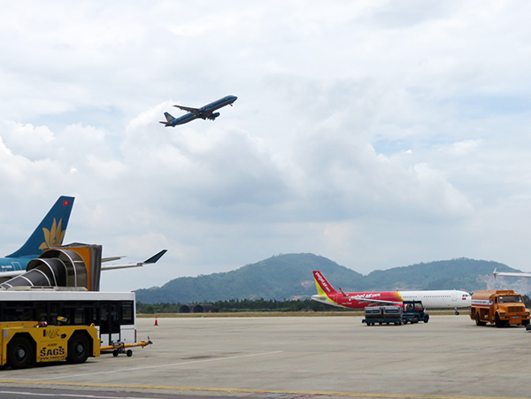 các chuyến bay cất, hạ cánh tại sân bay quốc tế Đà Nẵng đang dần nhộn nhịp trở lại