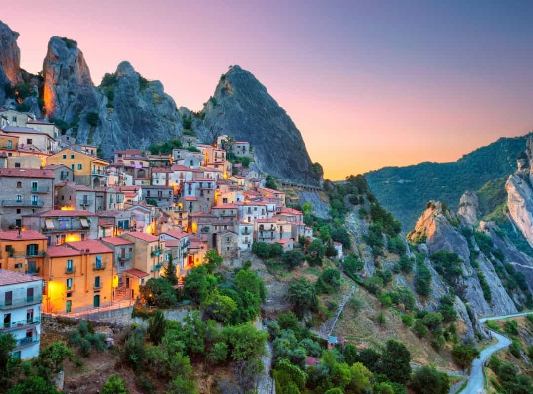 Sức hút của những thị trấn và ngôi làng xinh đẹp hàng đầu nước Ý - Vnfinance.vn