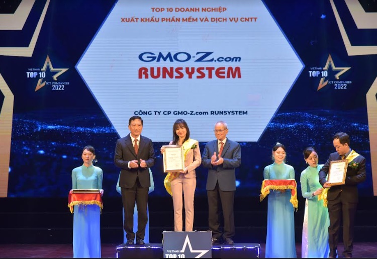Bà Trần Bích Ngọc - Trưởng phòng Tư vấn Hệ thống, GMO-Z.com RUNSYSTEM đại diện doanh nghiệp nhận giải.