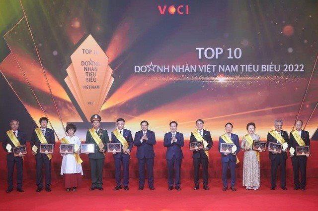 ky-niem-ngay-doanh-nhan-viet-nam-1310-ton-vinh-top-10-doanh-nhan-viet-nam-tieu-bieu-2022