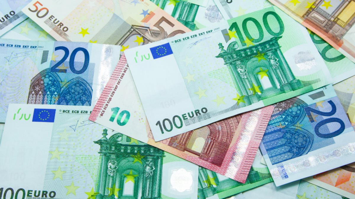 for-the-euro-there-is-no-shortcut-to-becoming-a-dominant-currency-1