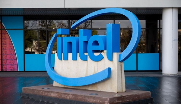Tại TP Hồ Chí Minh, Tập đoàn Intel đã có giấy phép đầu tư 1,2 tỷ USD làm chip bán dẫn nguồn.
