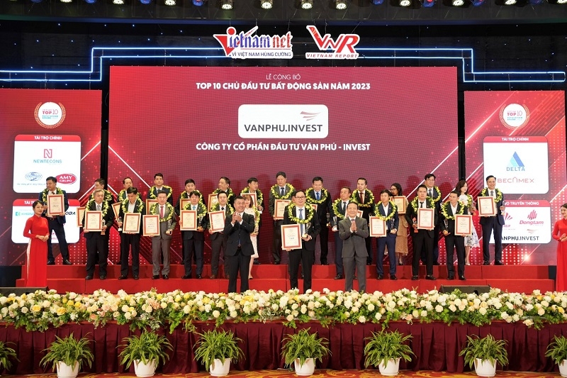 Văn Phú – Invest vào Top 10 Chủ đầu tư Bất động sản năm 2023 do Vietnam Report xếp hạng