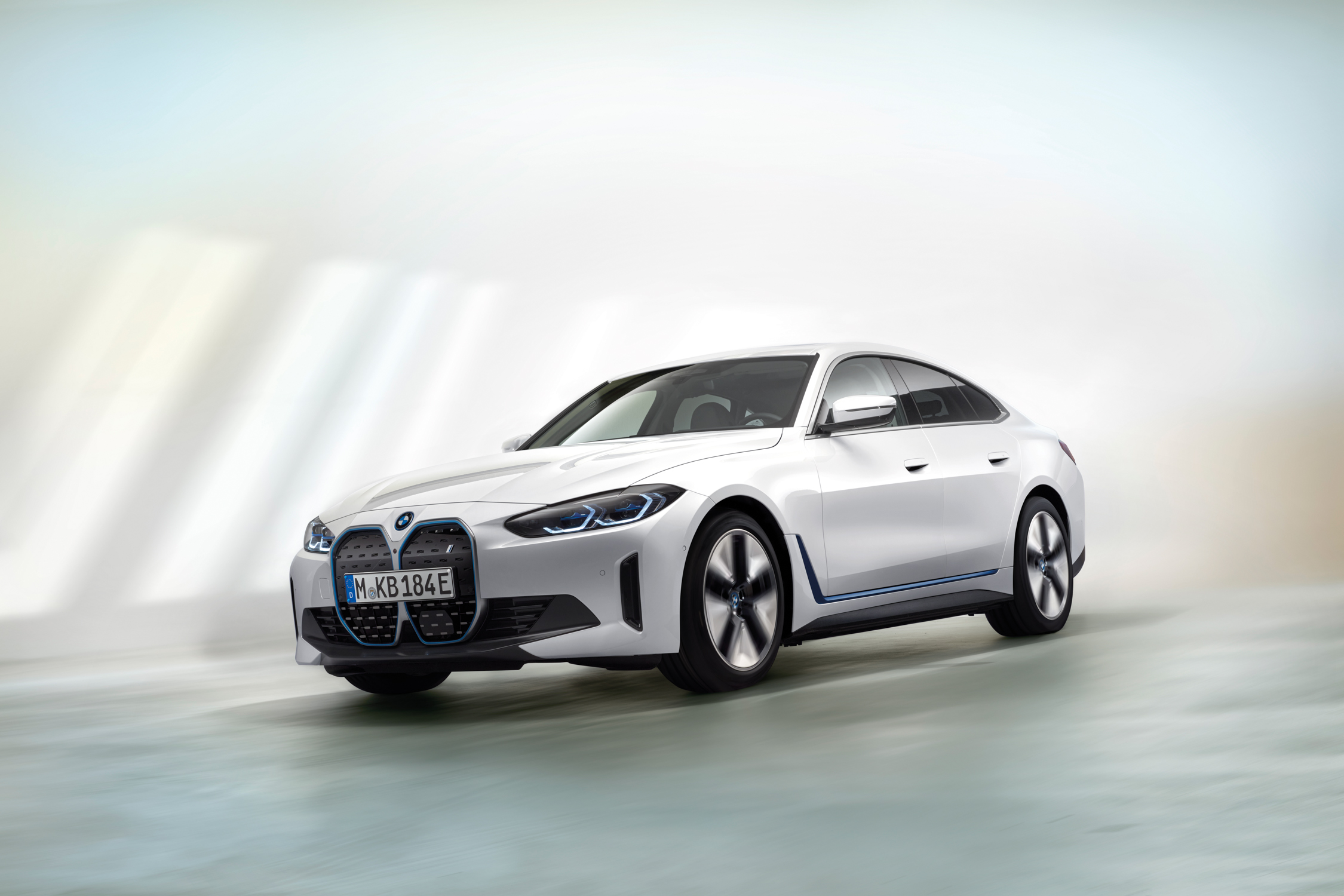 Hình ảnh mẫu xe điện BMW i4 