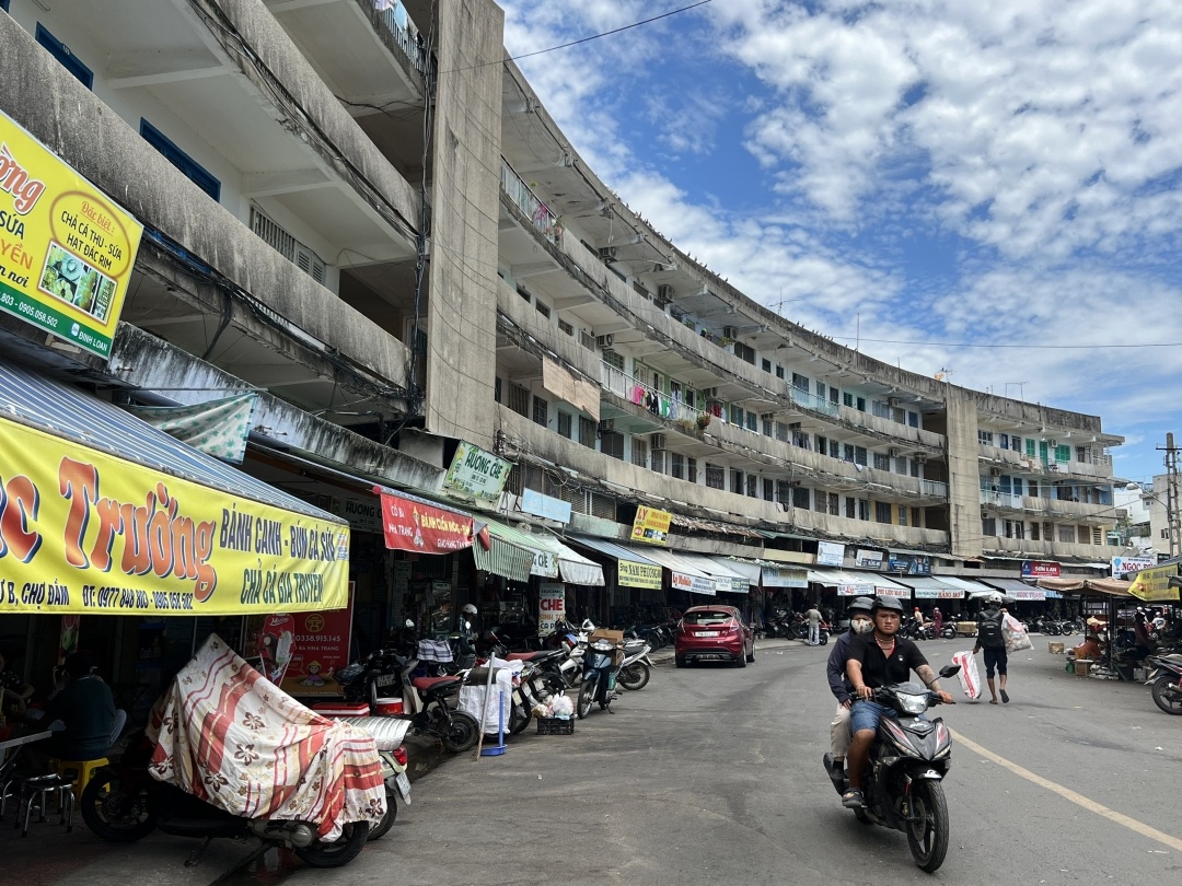 Tin bất động sản tuần qua: Chung cư cũ ở Khánh Hòa đang xuống cấp nghiêm trọng