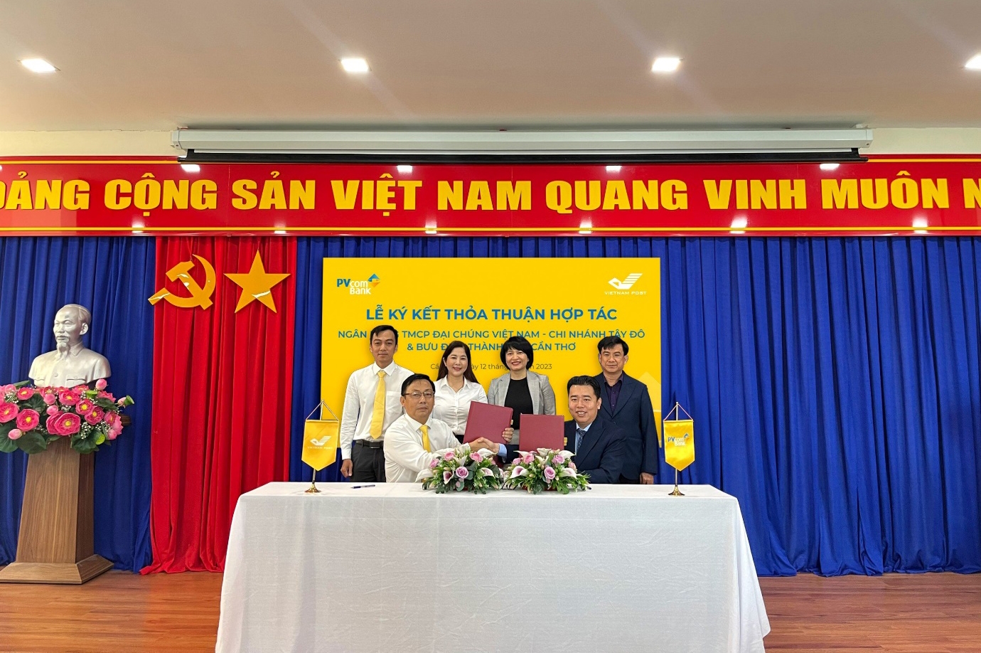PVcomBank Tây Đô ký thỏa thuận hợp tác với Bưu điện thành phố Cần Thơ