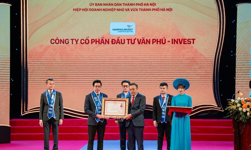 Văn Phú - Invest đón nhận Huân chương lao động hạng Ba