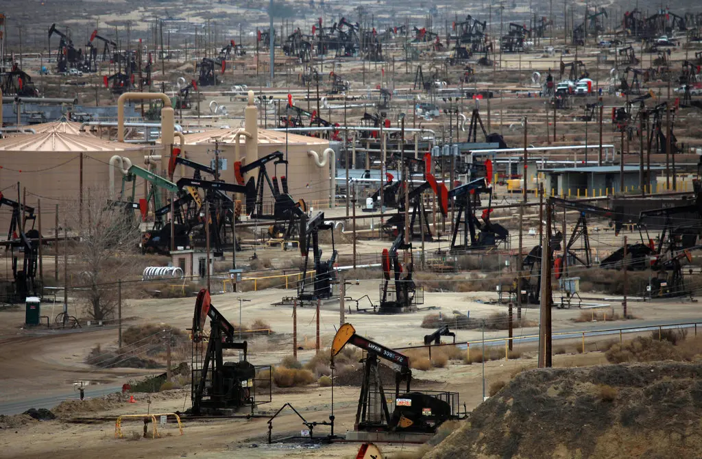 Quyền lực của OPEC rơi rụng trước sức mạnh của dầu đá phiến Mỹ