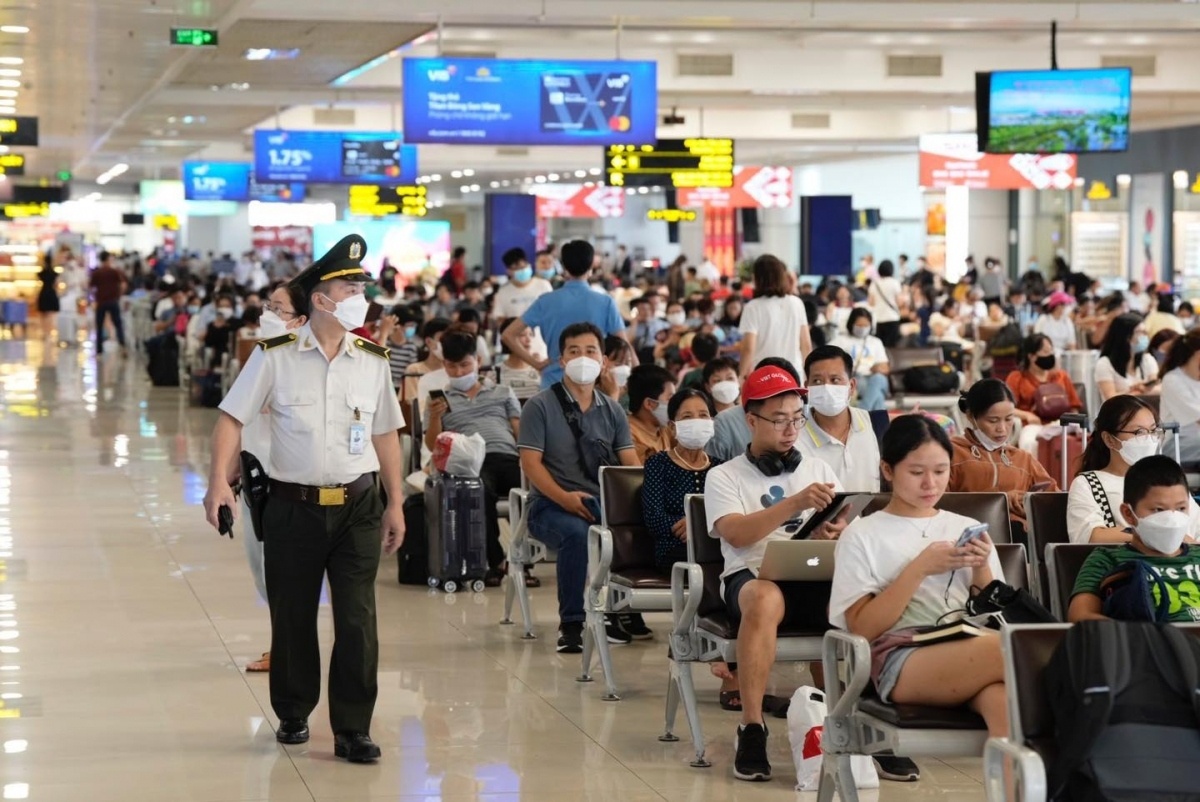 “Cơn sốt” vé máy bay dịp Lễ: Cục Hàng không yêu cầu bổ sung thêm chuyến bay