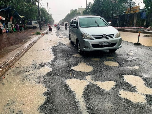 Đường Lê Thánh Tôn - một công trình do Công ty CP Wei Xern Sin Việt Nam thi công gây nhiều phản ứng tiêu cực từ người dân.