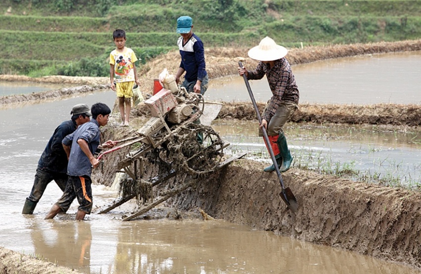 Đi ngược con nước Sừng Trời