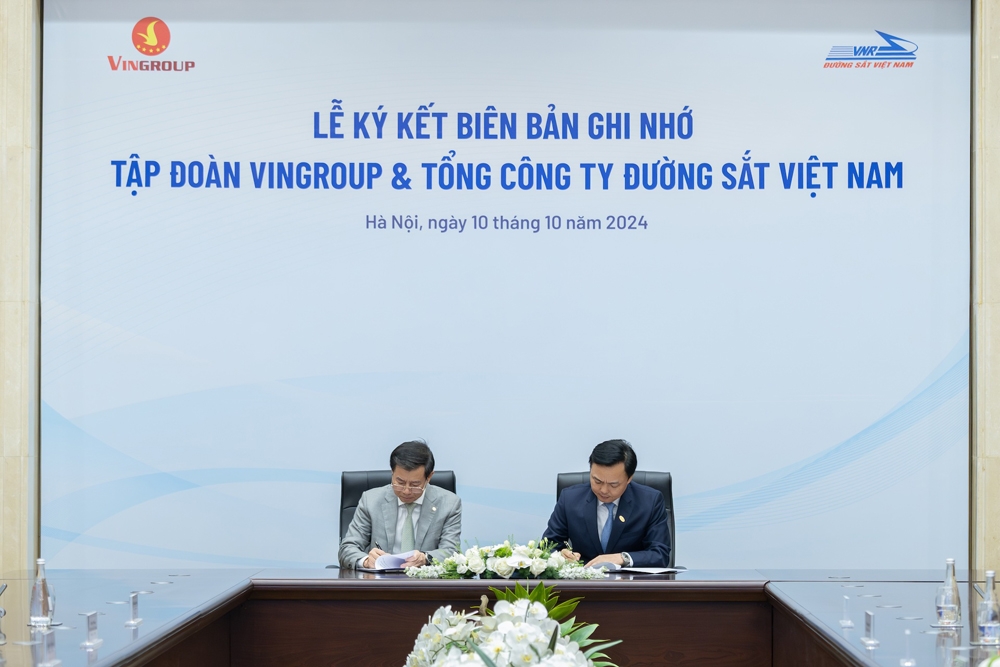 Tập đoàn Vingroup ký kết hợp tác thúc đẩy chuyển đổi xanh Tổng Công ty Đường sắt Việt Nam