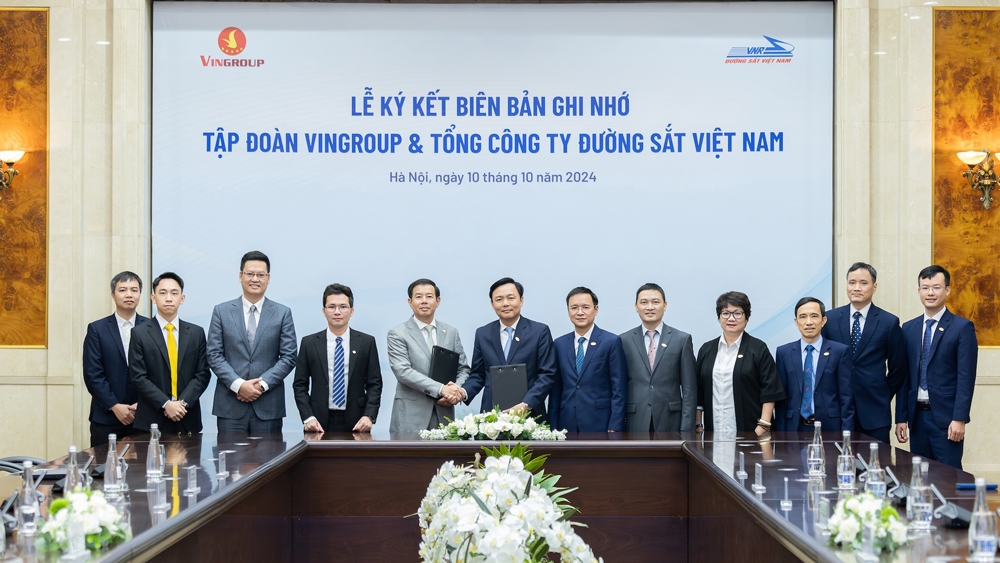 Tập đoàn Vingroup ký kết hợp tác thúc đẩy chuyển đổi xanh Tổng Công ty Đường sắt Việt Nam