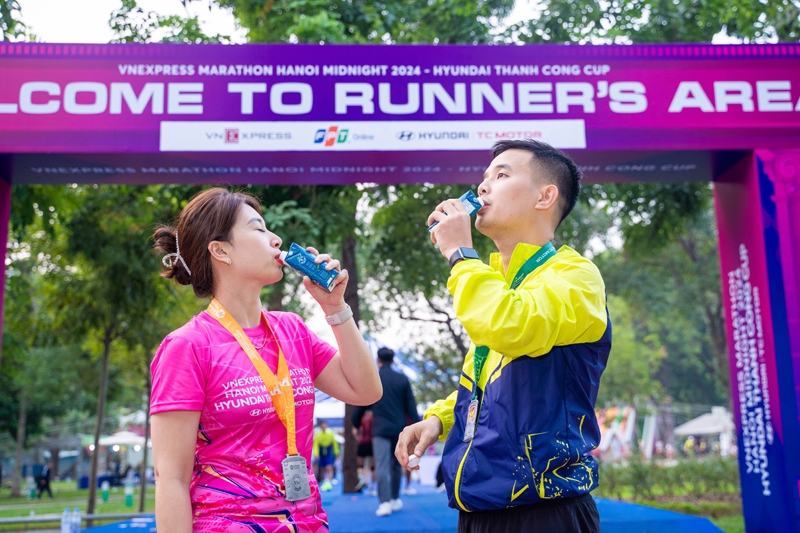 Vinamilk tài trợ 132 kg* đạm cho 11.000 runner VnExpress Marathon Hà Nội