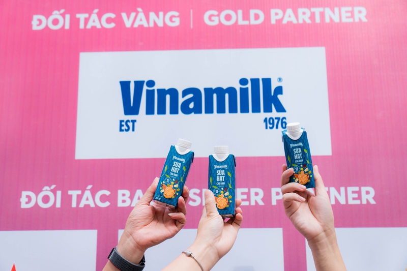 Vinamilk tài trợ 132 kg* đạm cho 11.000 runner VnExpress Marathon Hà Nội