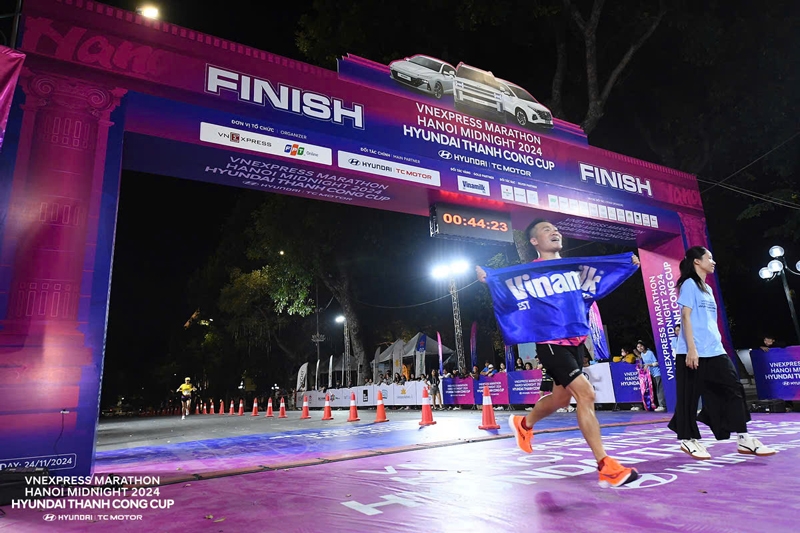 Vinamilk tài trợ 132 kg* đạm cho 11.000 runner VnExpress Marathon Hà Nội