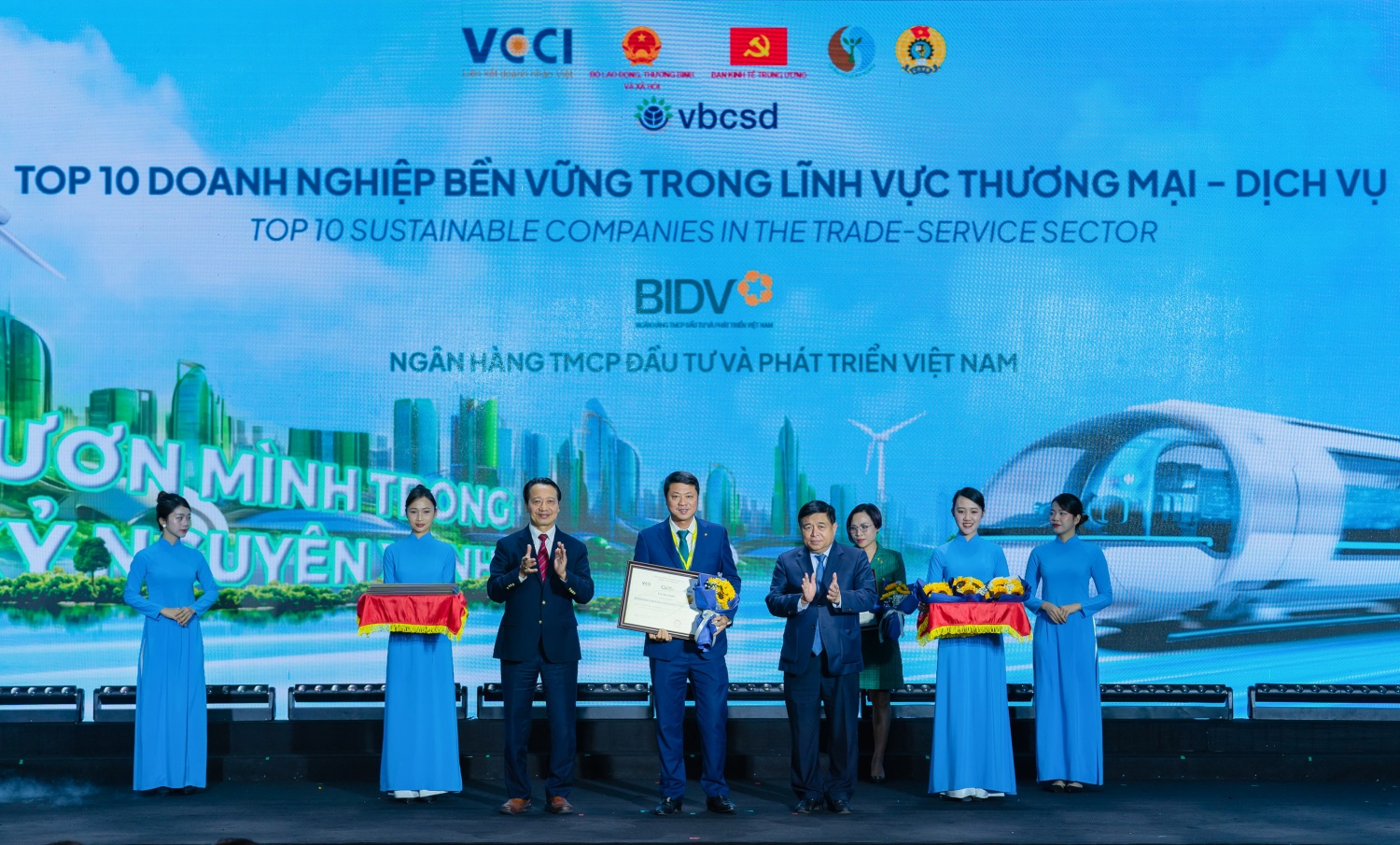 BIDV lần thứ 6 vào Top 10 Doanh nghiệp bền vững lĩnh vực thương mại - dịch vụ