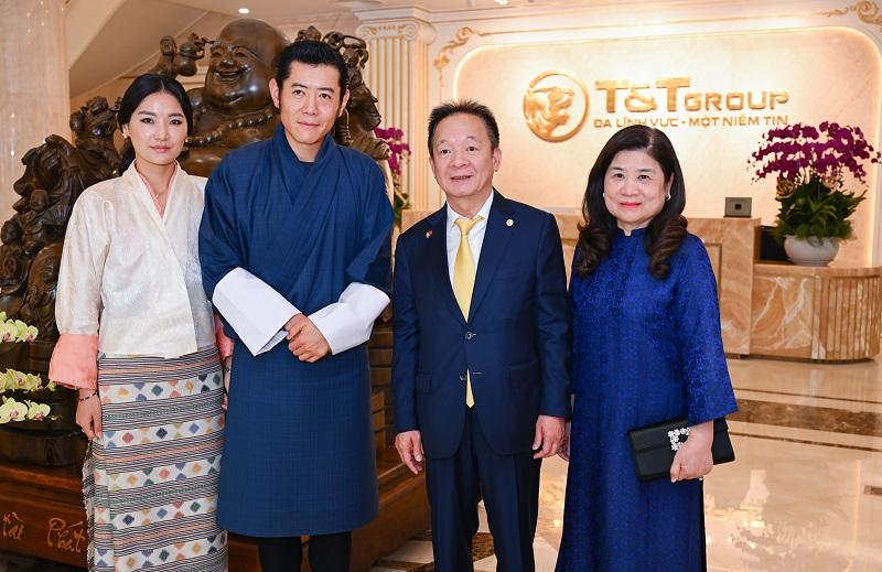 1. Quốc vương Bhutan cùng Hoàng hậu đến thăm