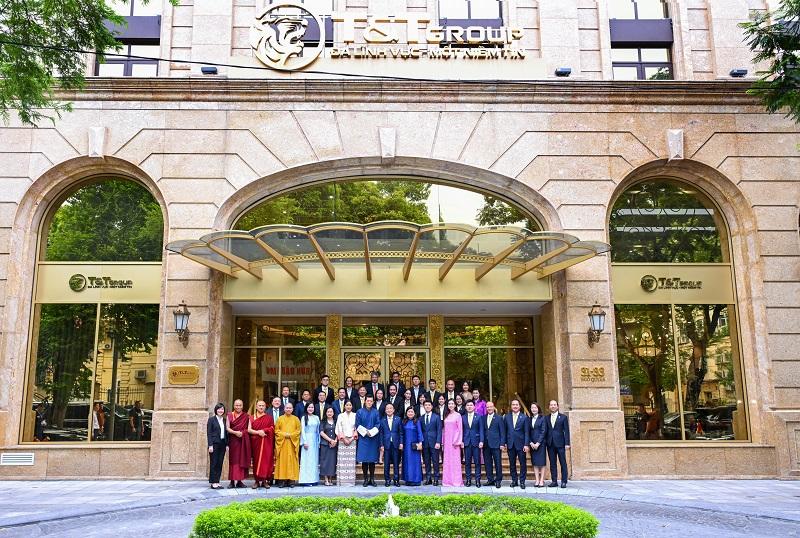 4. Quốc vương Bhutan cùng Hoàng hậu cùng Tập đoàn T&T Group và Ngân hàng SHB