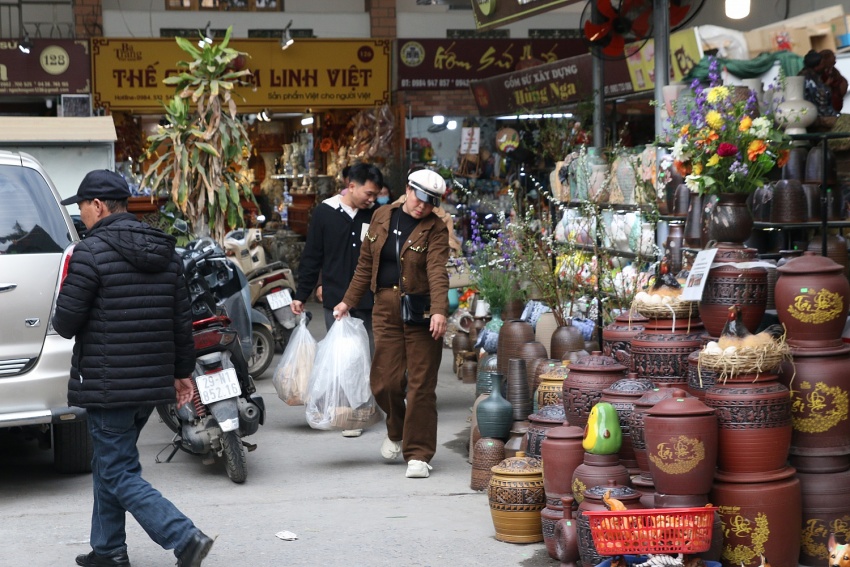 Dù vậy, nếu tới láng gốm Bát Tràng trong những ngày cận Tết 