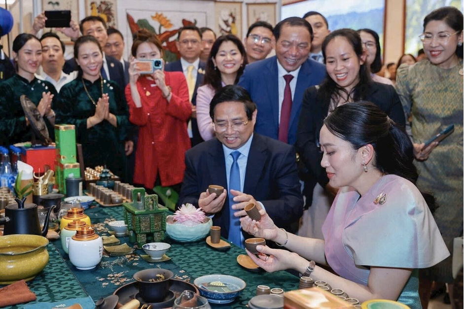 Hương vị trà Việt chinh phục vị giác Thủ tướng Thái Lan tại tiệc chiêu đãi cấp cao