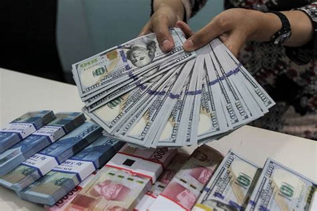 Điểm tin ngân hàng ngày 21/5: Mua bán USD trái phép có thể bị phạt tới 100 triệu đồng