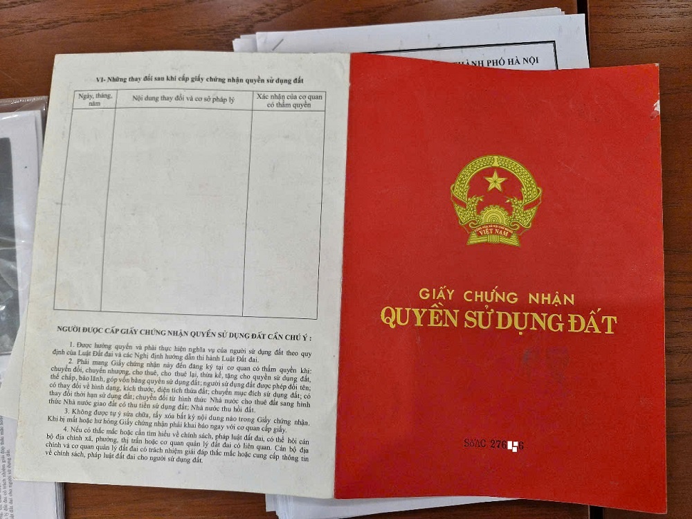Sau sáp nhập, các giấy tờ về đất đai còn hiệu lực vẫn tiếp tục sử dụng, chính quyền không được yêu cầu người dân chỉnh lý (Ảnh: Đình Khương). Không yêu cầu người dân chỉnh lý giấy tờ đất sau sáp nhập