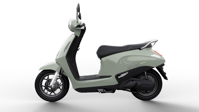 VinFast ra mắt xe máy điện Evo Grand với 2 pin có thể tháo rời, đi được tới 262 km/lần sạc- Ảnh 2. VinFast ra mắt xe máy điện Evo Grand với 2 pin có thể tháo rời, đi được tới 262 km/lần sạc- Ảnh 2.