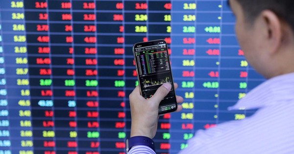 VN-Index chịu áp lực bán tháo mạnh chưa từng có