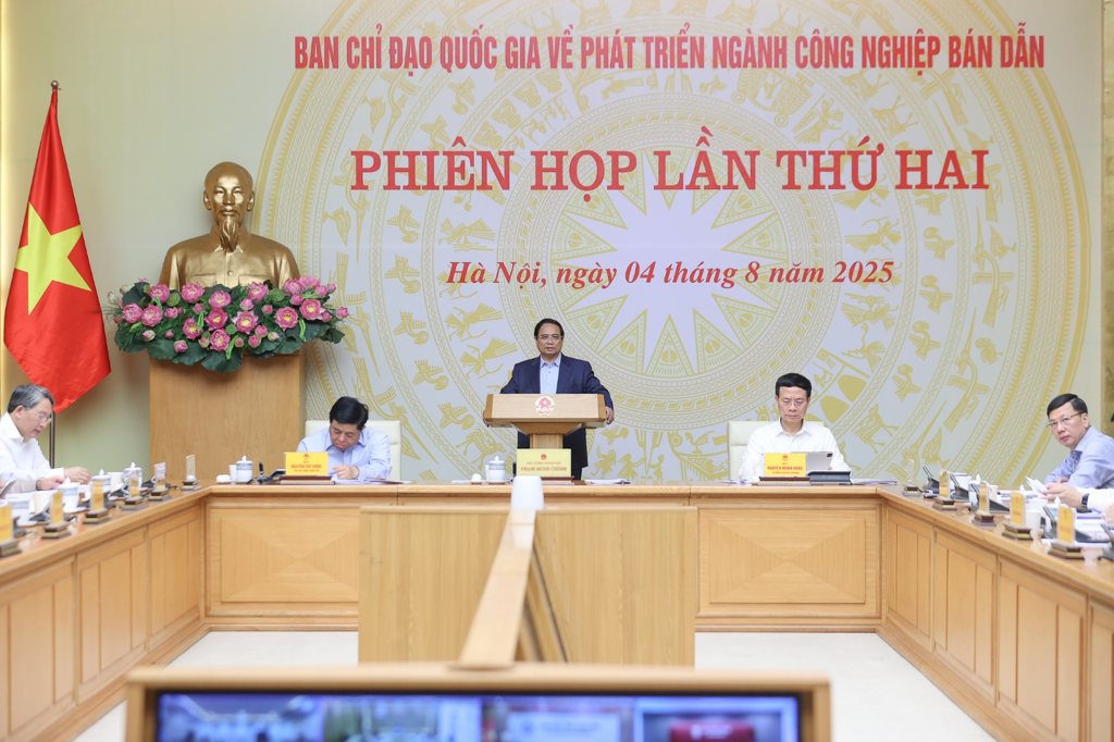 Thủ tướng: Việt Nam đặt mục tiêu sản xuất chip bán dẫn trước năm 2027