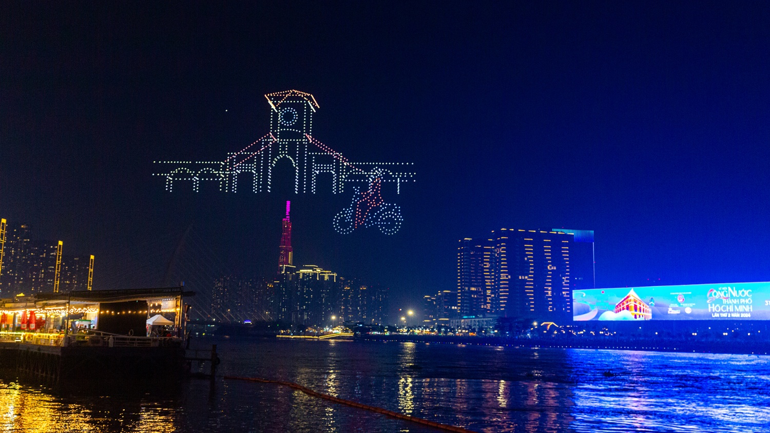 Một màn biểu diễn drone show do ekip sản xuất từng thực hiện tại TP. HCM trước đó. (Ảnh: COREX) Có gì đặc biệt tại T&T City Millennia, nơi đại nhạc hội lớn bậc nhất phía nam Sài Gòn sắp diễn ra?