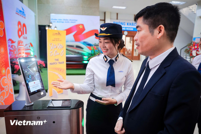 Đường sắt ra mắt đoàn tàu du lịch 
