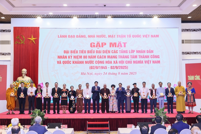 Doanh nhân Đỗ Quang Hiển được vinh danh nhờ thành tích xuất sắc đóng góp cho cộng đồng- Ảnh 2. Doanh nhân Đỗ Quang Hiển được vinh danh nhờ thành tích xuất sắc đóng góp cho cộng đồng- Ảnh 2.