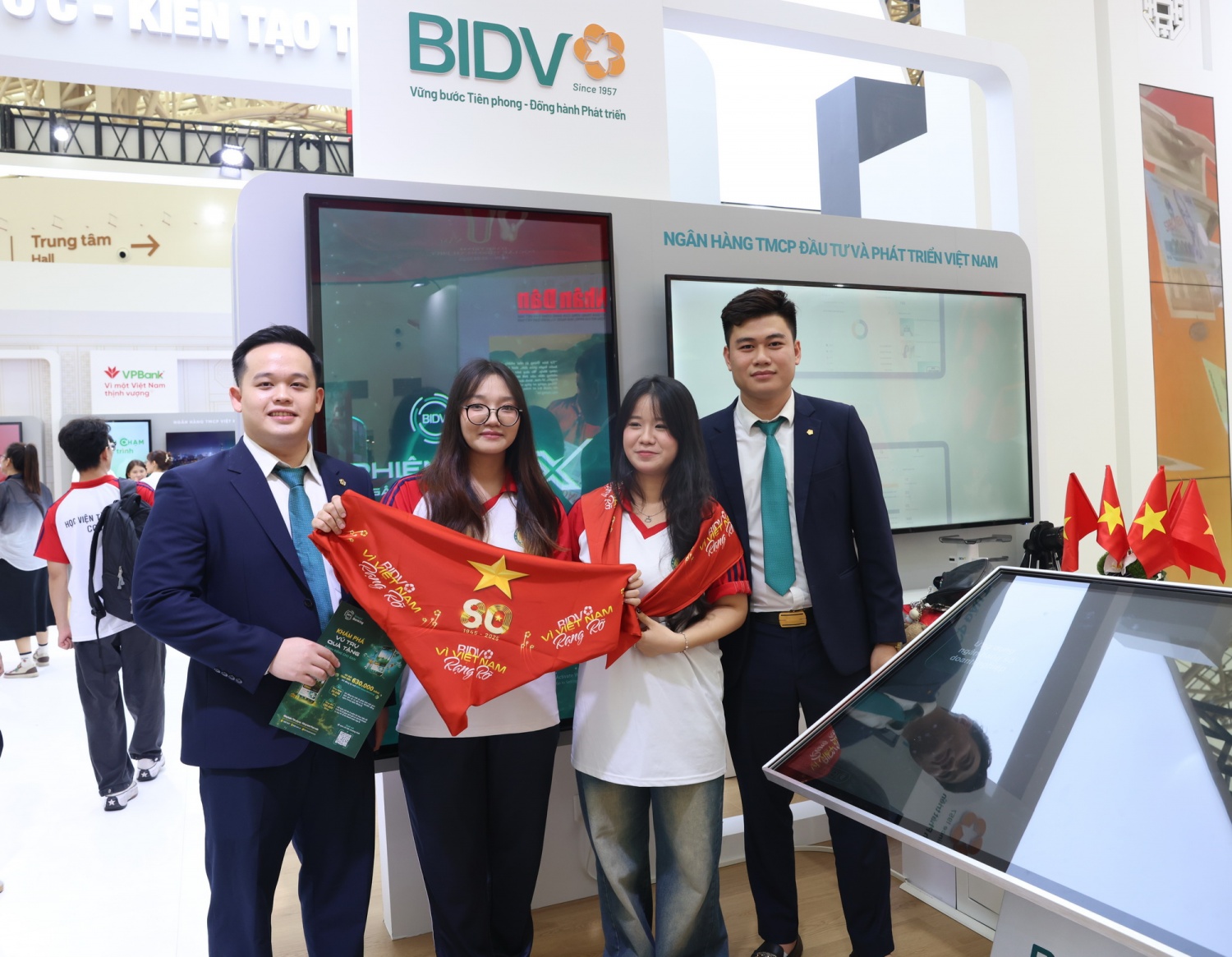 BIDV mang dấu ấn đặc sắc hòa chung Thành tựu 80 năm của Đất nước
