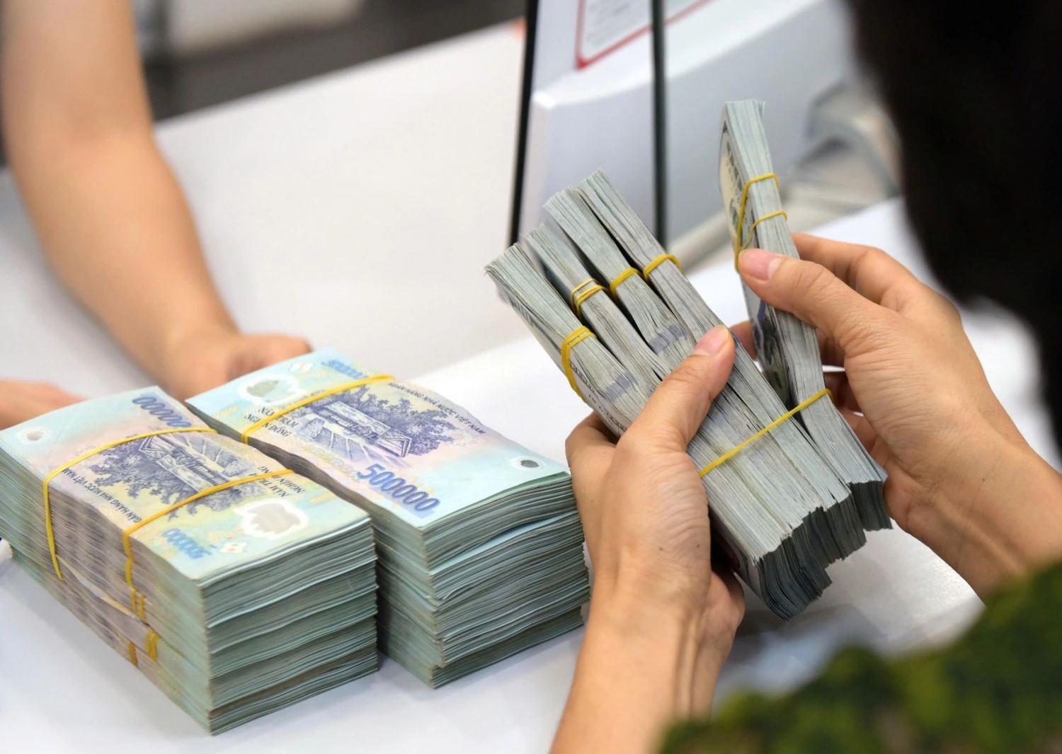 Điểm tin ngân hàng ngày 8/9: Thanh tra các ngân hàng chỉ huy động mà không cho vay
