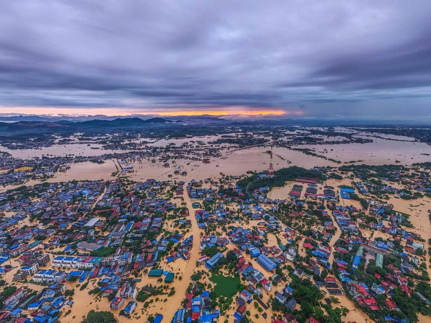 Mưa lớn gây ngập lụt diện rộng tại Thái Nguyên
