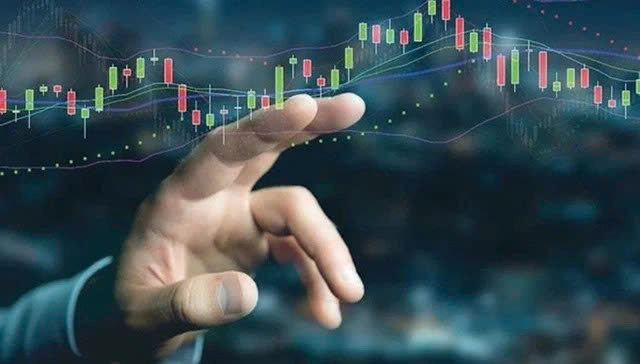 VN-Index thủng mốc 1.600 điểm: Lực bán lan rộng, bluechip đồng loạt “đỏ lửa”- Ảnh 2. VN-Index thủng mốc 1.600 điểm: Lực bán lan rộng, bluechip đồng loạt “đỏ lửa”- Ảnh 2.