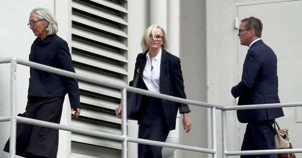 Prudence, Elisabeth và James Murdoch đến tòa án để tham dự phiên điều trần về vấn đề tranh chấp kế thừa đế chế xuất bản và truyền hình toàn cầu của Rupert Murdoch, tại Reno, Nevada, Hoa Kỳ, ngày 17/9/2024. Ảnh: REUTERS