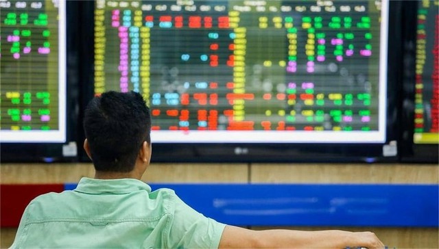 Dòng tiền “đổi gu”: Cổ phiếu vốn hóa vừa hút mạnh, VN-Index tăng nhẹ trong phiên đầy biến động- Ảnh 3.