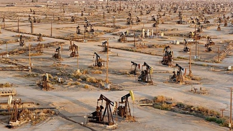 Giá dầu thô có tuần giao dịch biến động khó lường