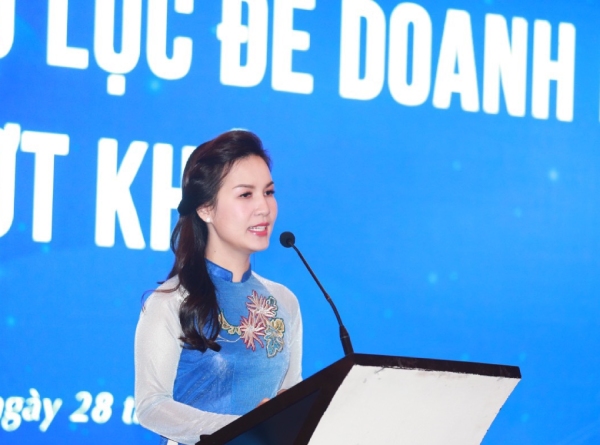 Bà Bùi Thị Phương Chi – Giám đốc Kênh truyền hình kinh tế Tài chính VITV phát biểu và gửi lời cảm ơn khách mời, khán giả đã đồng hành cùng VITV trong 14 năm qua.