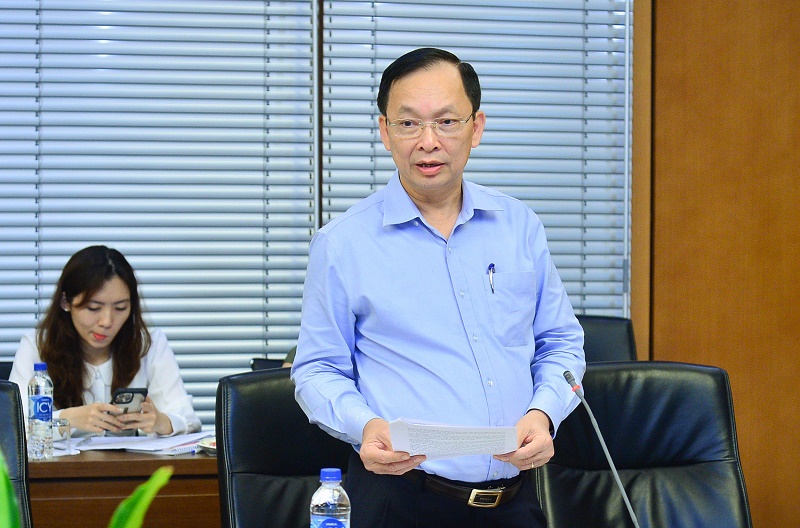 Phó Thống đốc Ngân hàng nhà nước Đào Minh Tú trình bày Tờ trình về việc đầu tư bổ sung vốn điều lệ cho Agribank