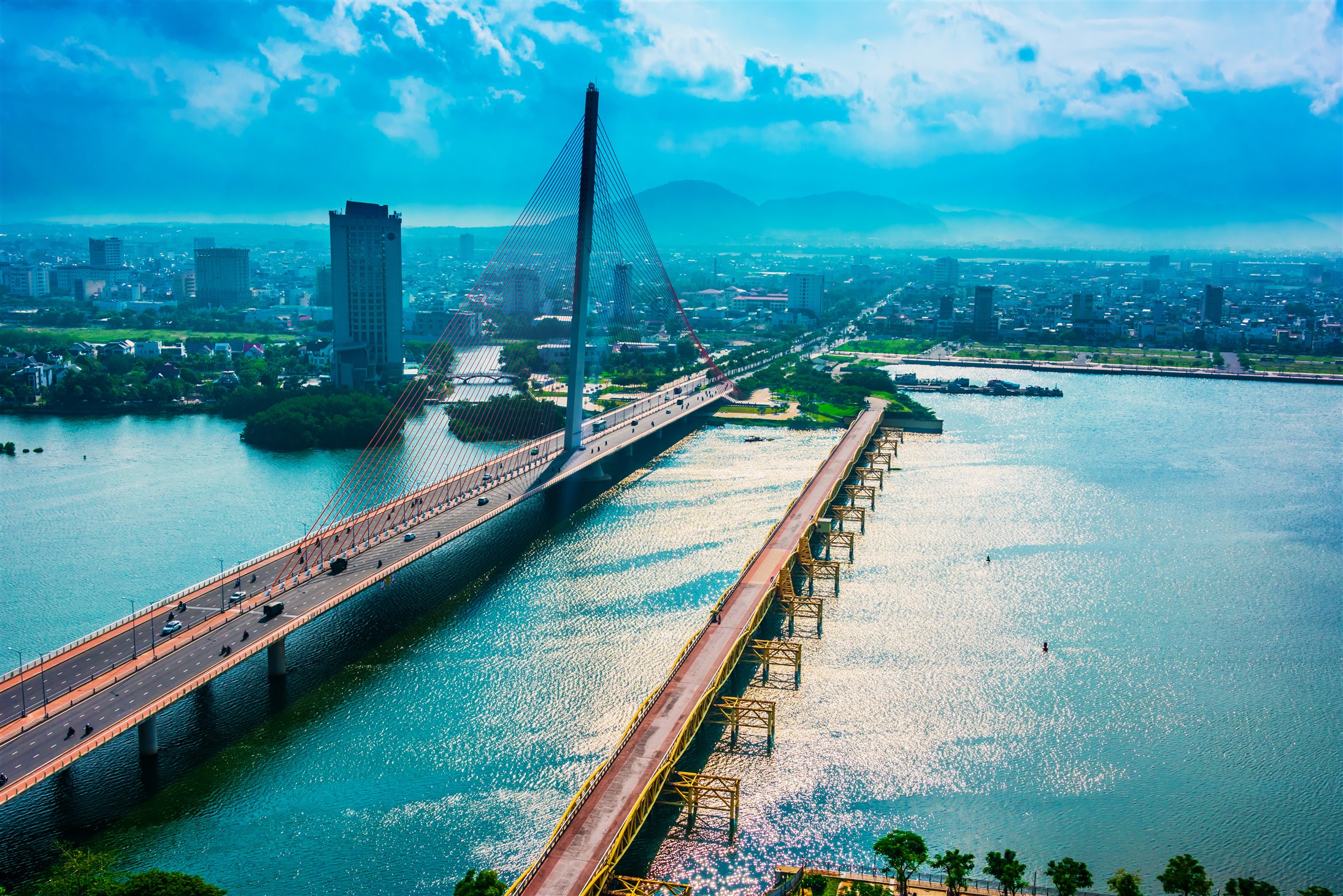 Cầu Nguyễn Văn Trỗi song hành cùng cây cầu Trần Thị Lý. (Ảnh: Dreamtime)