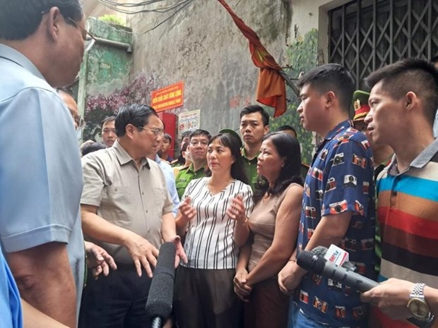 Thủ tướng Chính phủ thị sát hiện trường vụ cháy chung cư mini tại Hà Nội