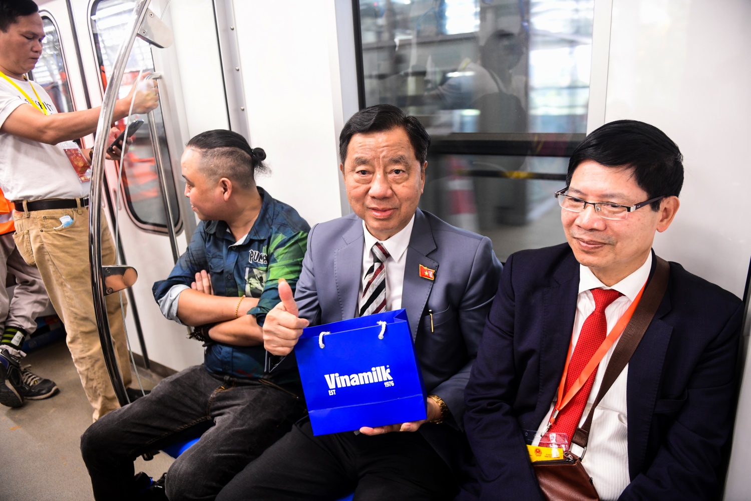 Vinamilk đồng hành cùng kiều bào trải nghiệm tuyến Metro Bến Thành - Suối Tiên