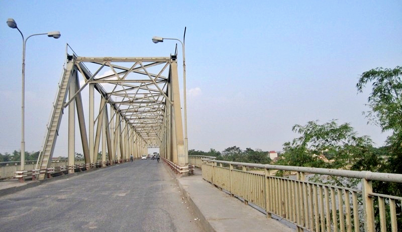Nóng: Sập cầu Phong Châu (Phú Thọ), nghi nhiều người rơi xuống