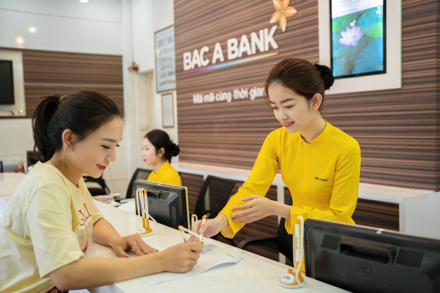 Điểm tin ngân hàng ngày 19/10: Khởi tố một trưởng phòng giao dịch ABBank