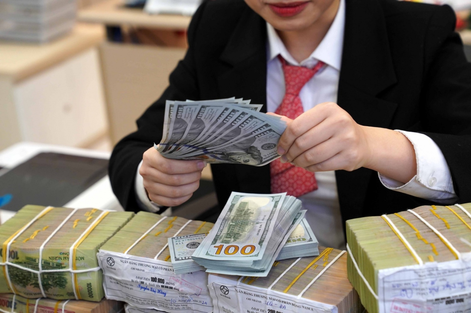 Điểm tin ngân hàng ngày 11/11: Lãi suất cho vay khó giảm thêm trong những tháng cuối năm