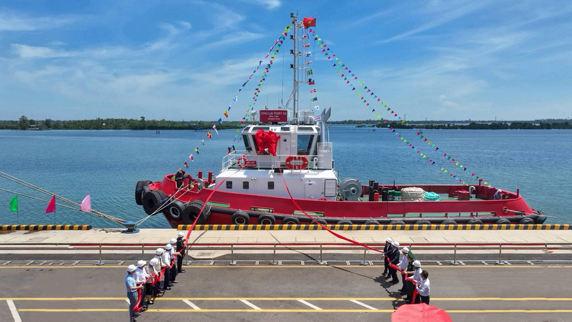 Cảng quốc tế Chu Lai đưa vào vận hành tàu lai CHU LAI PORT 2. 10